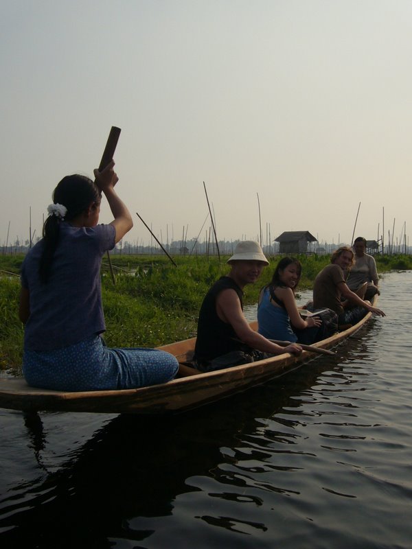 Travel - Myanmar - Inle Lake - Second Boat Trip - The Drivers Village - Paddling through the Village